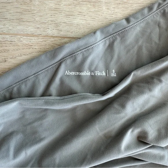 SOLD Abercrombie and Fitch Asymmetrical One-Shoulder Top - Picture 3 of 3